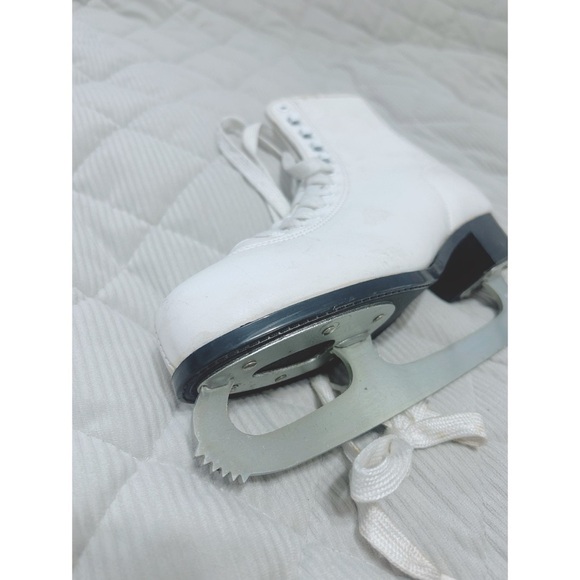 Vintage American Rocket Women’s Figure Skates In White - Picture 4 of 14